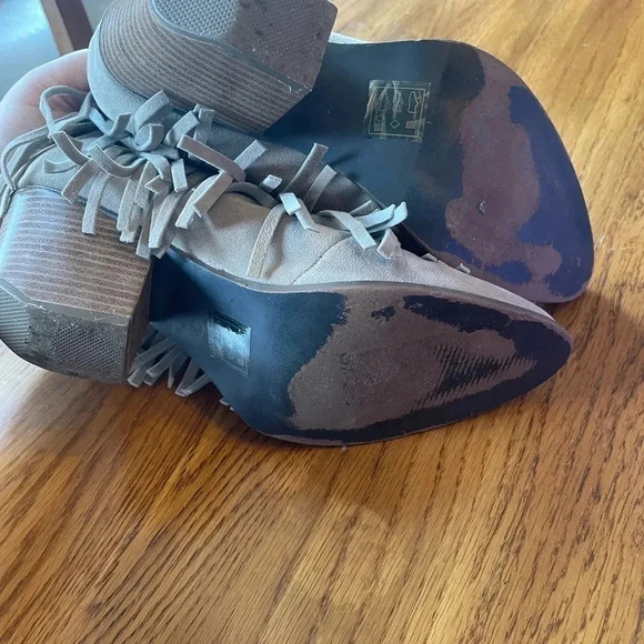 Beast Fringe leather heeled booties Size 8.5 GUC! Bin D - Picture 8 of 8